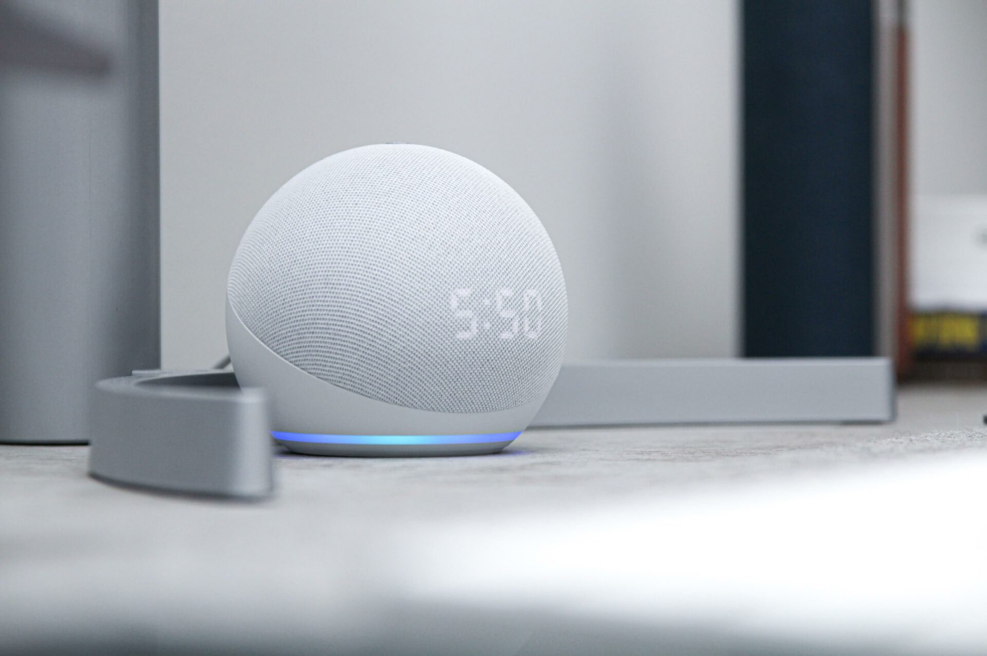 Echo Dot: Haz tu vida más fácil en casa con el altavoz inteligente